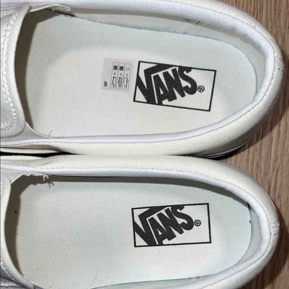Vans Classic White Slip-On Shoes (Unisex) US Men’s 10.5 / US Women’s 12 - Picture 2 of 16